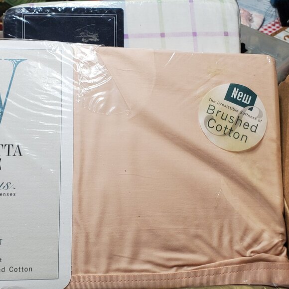 QUEEN FLAT SHEETS , 4 , NEW IN PACKAGES - Picture 6 of 7